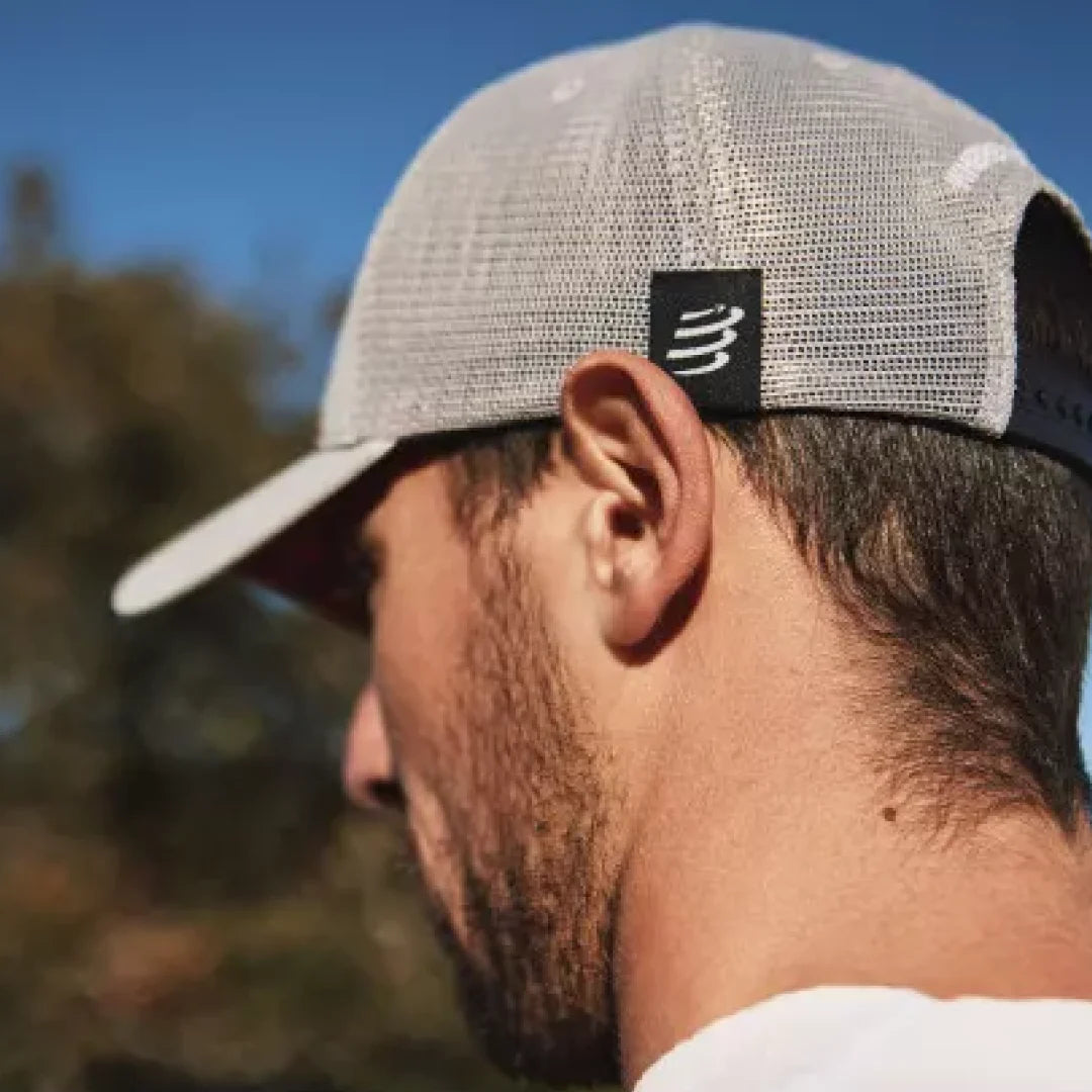 Gorra Multisport Gris Protección Solar Optimizada Compressport