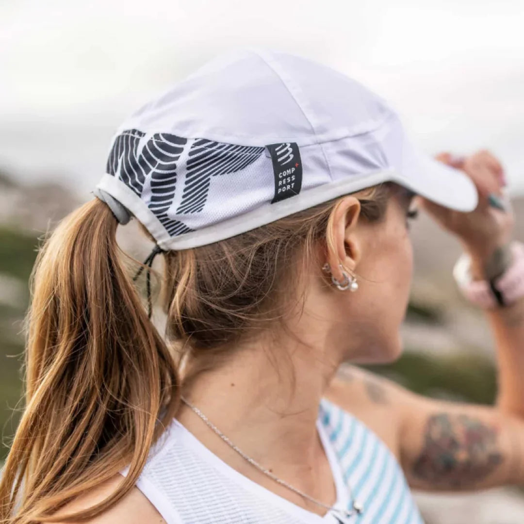 Gorra Compressport Pro Racing Blanca