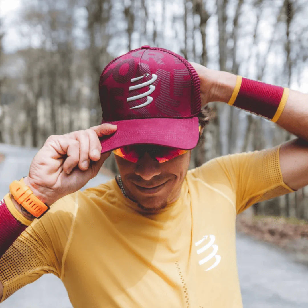 Gorra Multisport Roja Protección Solar Optimizada Compressport